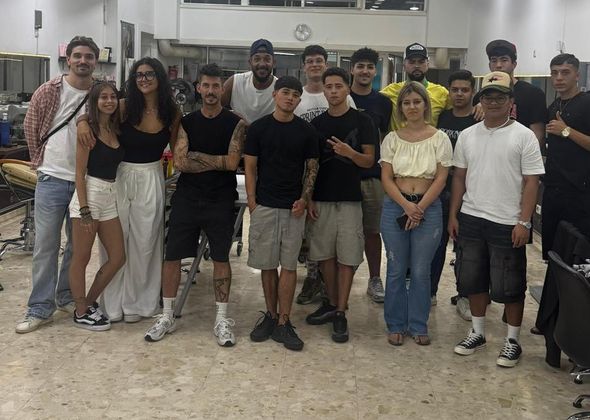 Grupo de la Academia Arturo en su aula del centro de Vigo