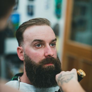 Arreglo de barba larga con máquina